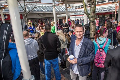 A  big fashion extravaganza was hosted by former Brookside actress Suzanne Collins and music supplied by top Ibiza DJ Sean Hughes was held at the Grange Shopping Centre, Birkenhead at the weekend.