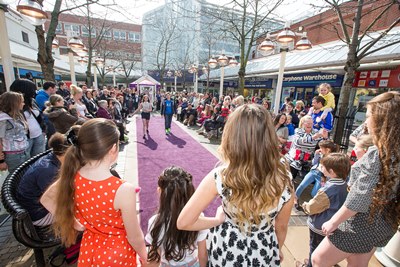 A  big fashion extravaganza was hosted by former Brookside actress Suzanne Collins and music supplied by top Ibiza DJ Sean Hughes was held at the Grange Shopping Centre, Birkenhead at the weekend.